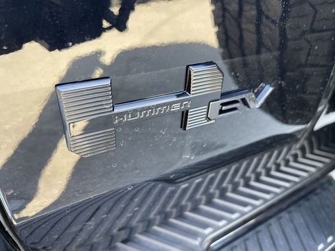 New 2026 GMC Hummer EV SUV w/ LPO, Roof Cross Rail Package AWD/4WD image 32