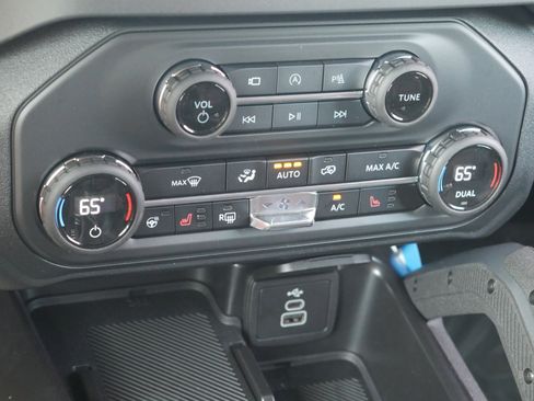 New 2026 Ford Bronco Outer Banks w/ Sasquatch Package AWD/4WD image 16