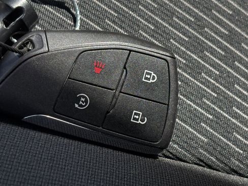 Used 2025 Chevrolet Equinox LT FWD image 24