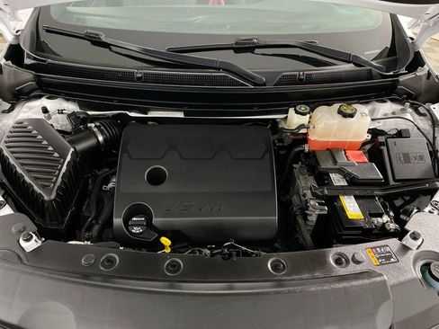 Used 2023 Buick Enclave Essence image 24