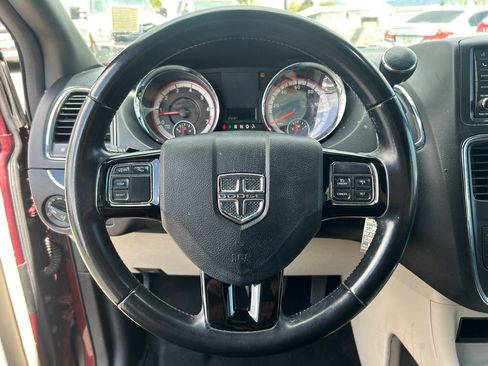 Used 2019 Dodge Grand Caravan SXT FWD image 19