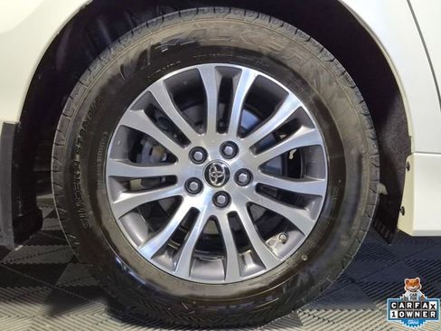Used 2018 Toyota Sienna XLE Premium FWD image 30