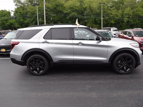 Used 2023 Ford Explorer ST-Line AWD/4WD image 3