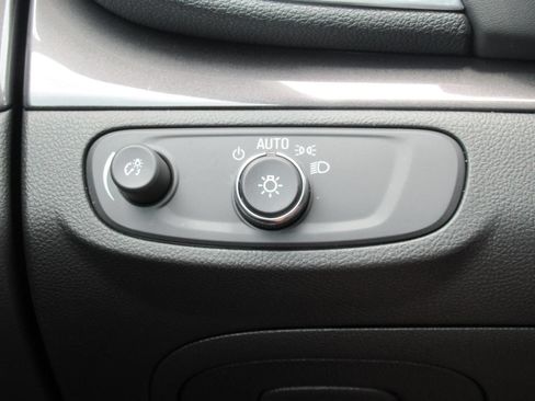 Used 2022 Buick Encore Preferred w/ Safety Package FWD image 22