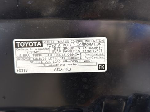 Used 2025 Toyota RAV4 XLE FWD image 30