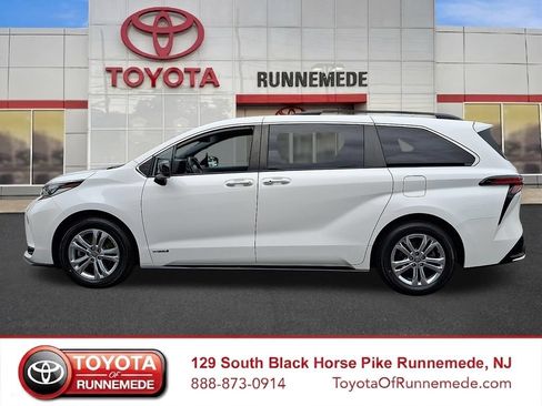 Certified 2021 Toyota Sienna XSE w/ XSE Plus Package AWD/4WD image 4