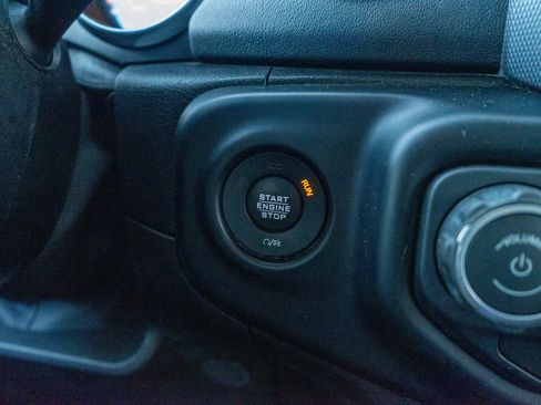 Used 2020 Jeep Wrangler Unlimited Sahara image 22