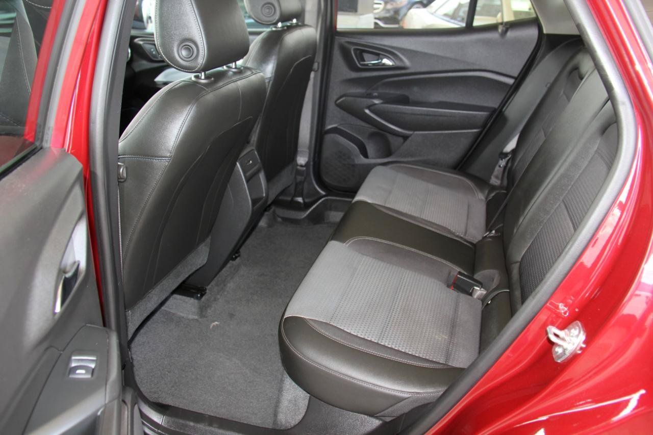 Used 2025 Chevrolet Trax LT w/ LT Convenience Package FWD image 22