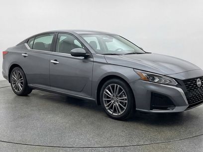 Used 2025 Nissan Altima 2.5 SV