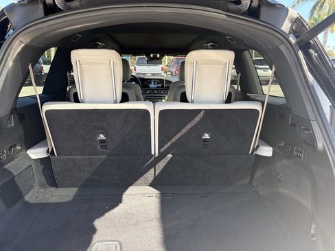 Used 2023 Mercedes-Benz GLS 580 4MATIC image 11