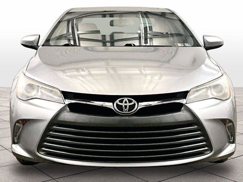 Used 2017 Toyota Camry XLE w/ Moonroof Package image 3