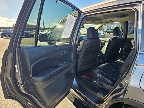 Used 2016 Honda Pilot Touring image 16