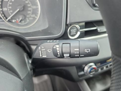 Used 2024 Mitsubishi Outlander ES FWD image 22