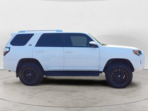 Used 2016 Toyota 4Runner SR5 AWD/4WD image 4
