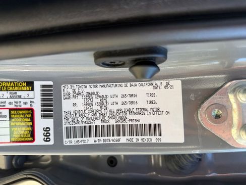 Used 2021 Toyota Tacoma TRD Off-Road w/ Technology Package AWD/4WD image 34