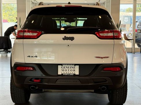 Used 2018 Jeep Cherokee Trailhawk w/ Comfort/Convenience Group AWD/4WD image 5