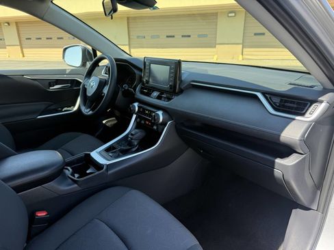 Used 2019 Toyota RAV4 XLE w/ Convenience Package image 18