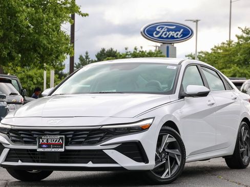 Used 2024 Hyundai Elantra Limited FWD image 2