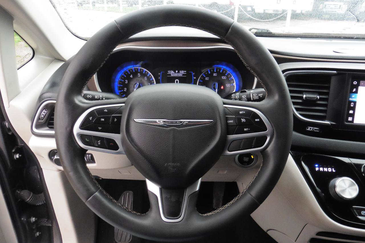 Used 2022 Chrysler Voyager LX FWD image 7
