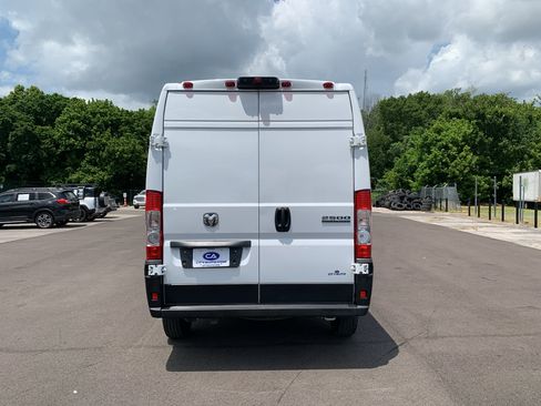 Used 2025 RAM ProMaster 2500 w/ Convenience Group FWD image 4