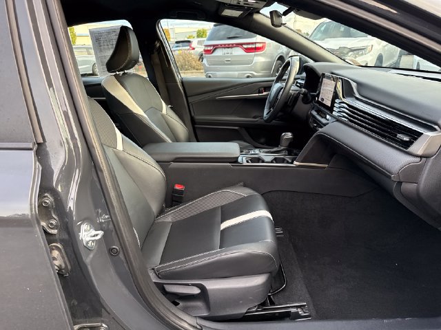 Used 2025 Toyota Camry SE FWD image 9