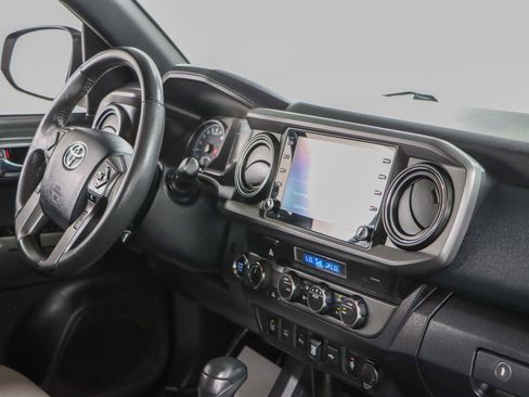 Used 2023 Toyota Tacoma TRD Off-Road w/ Technology Package AWD/4WD image 27