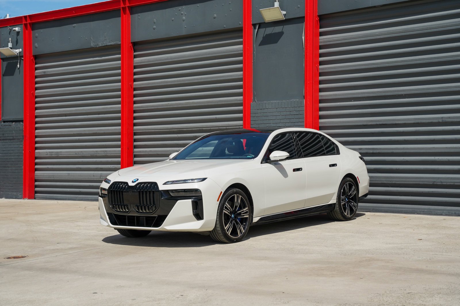 Used 2023 BMW i7 xDrive60 AWD/4WD image 1