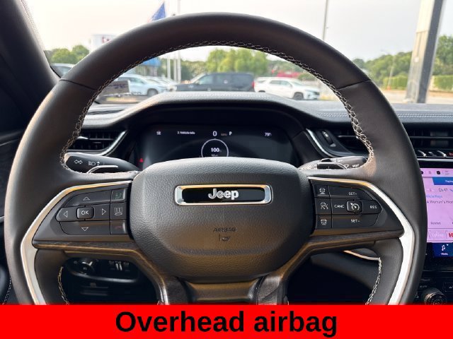 Used 2025 Jeep Grand Cherokee Limited AWD/4WD image 38