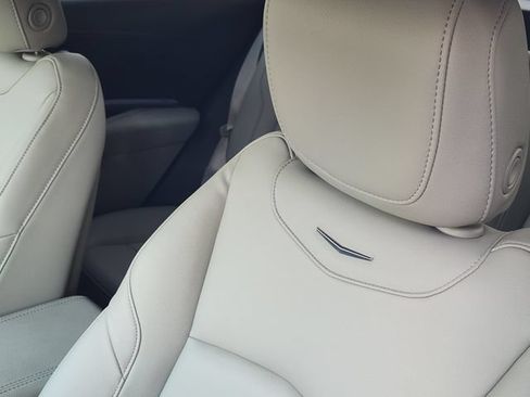 Used 2023 Cadillac XT4 Luxury w/ Cold Weather Package FWD image 20