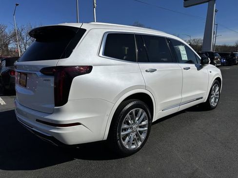 Used 2023 Cadillac XT6 Premium Luxury w/ Technology Package image 5