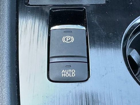 Used 2023 Nissan Rogue SV image 37