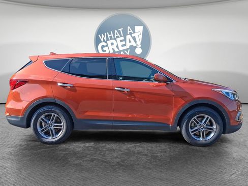 Used 2017 Hyundai Santa Fe Sport FWD image 2