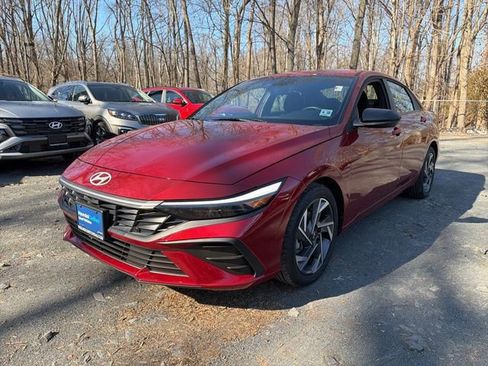 Certified 2025 Hyundai Elantra Sport image 1