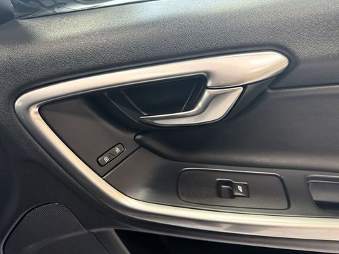 Used 2018 Volvo V60 T5 Cross Country w/ Convenience Package image 19