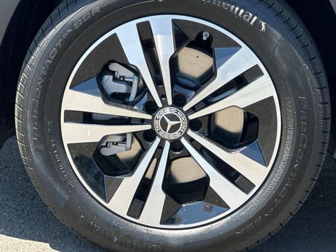 New 2025 Mercedes-Benz GLB 250 4MATIC image 30