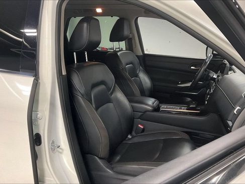 Used 2022 Nissan Pathfinder SL w/ SL Premium Package FWD image 9
