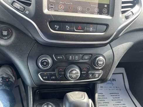 Used 2023 Jeep Cherokee Trailhawk w/ Sun & Sound Group AWD/4WD image 25