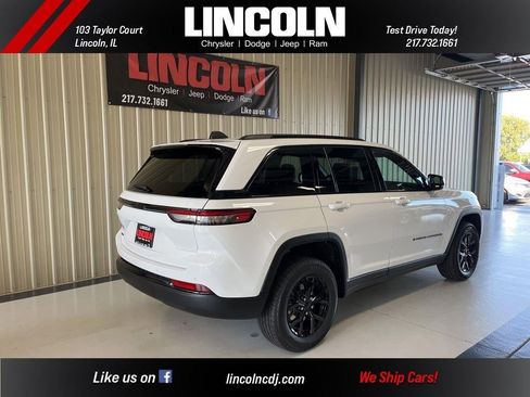 New 2025 Jeep Grand Cherokee Altitude image 8