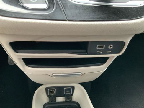 Used 2018 Chrysler Pacifica Touring Plus FWD image 48