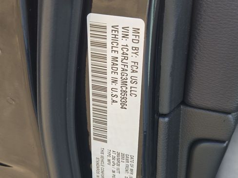 Used 2021 Jeep Grand Cherokee Freedom Edition AWD/4WD image 33
