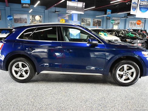 Used 2023 Audi Q5 2.0T Premium w/ Convenience Package AWD/4WD image 2