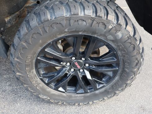Used 2019 GMC Sierra 1500 SLT w/ SLT Premium Package AWD/4WD image 13