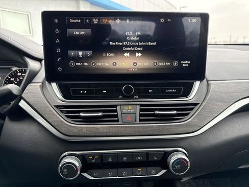 Used 2024 Nissan Altima 2.5 SV w/ SV Premium Package image 13