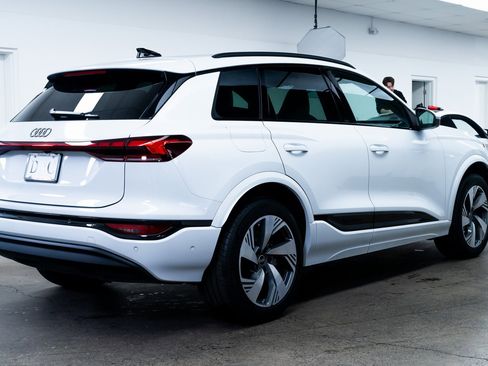 Used 2025 Audi Q6 e-tron Premium Plus image 6