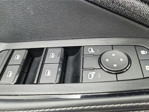 Used 2023 Nissan Rogue SV image 24