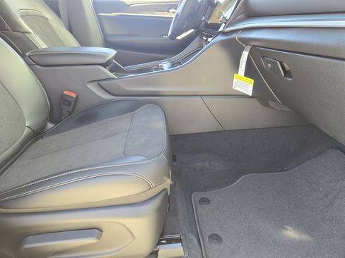 New 2026 Jeep Grand Cherokee Altitude image 12