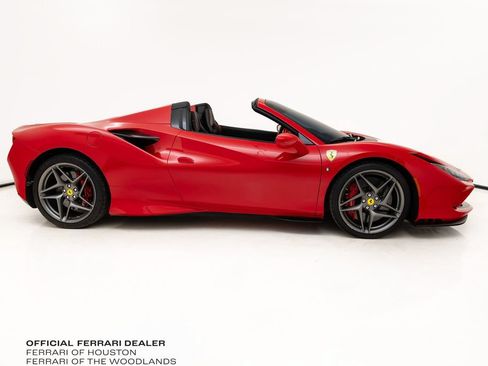 Used 2022 Ferrari F8 Tributo RWD image 3