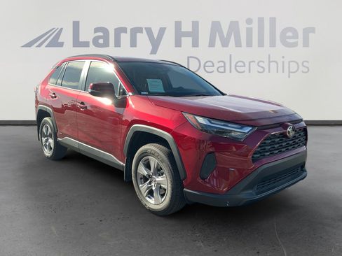 Certified 2025 Toyota RAV4 LE AWD/4WD image 7