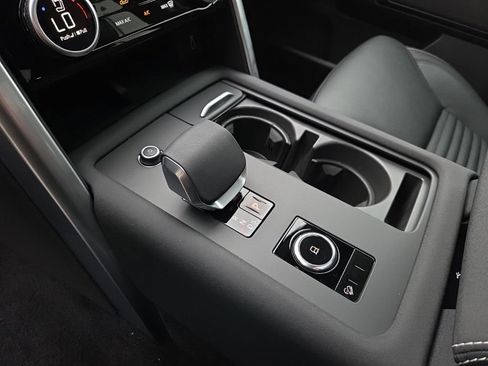 New 2026 Land Rover Discovery Limited Edition AWD/4WD image 13