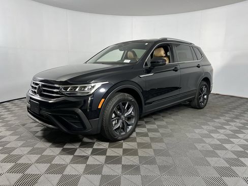 Used 2023 Volkswagen Tiguan SE image 3
